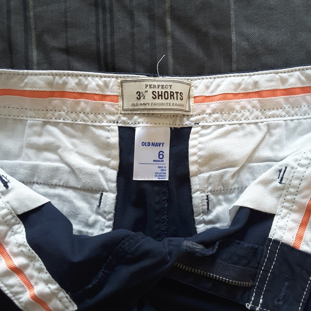 Old Navy khaki shorts size 6 - Picture 3 of 3